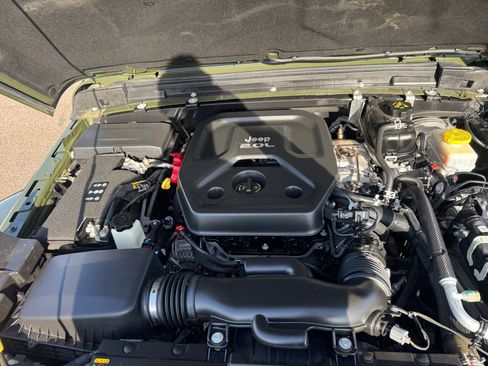 Certified 2021 Jeep Wrangler Unlimited Sahara image 31