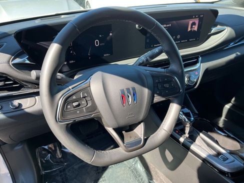 Used 2025 Buick Envista Sport Touring image 28