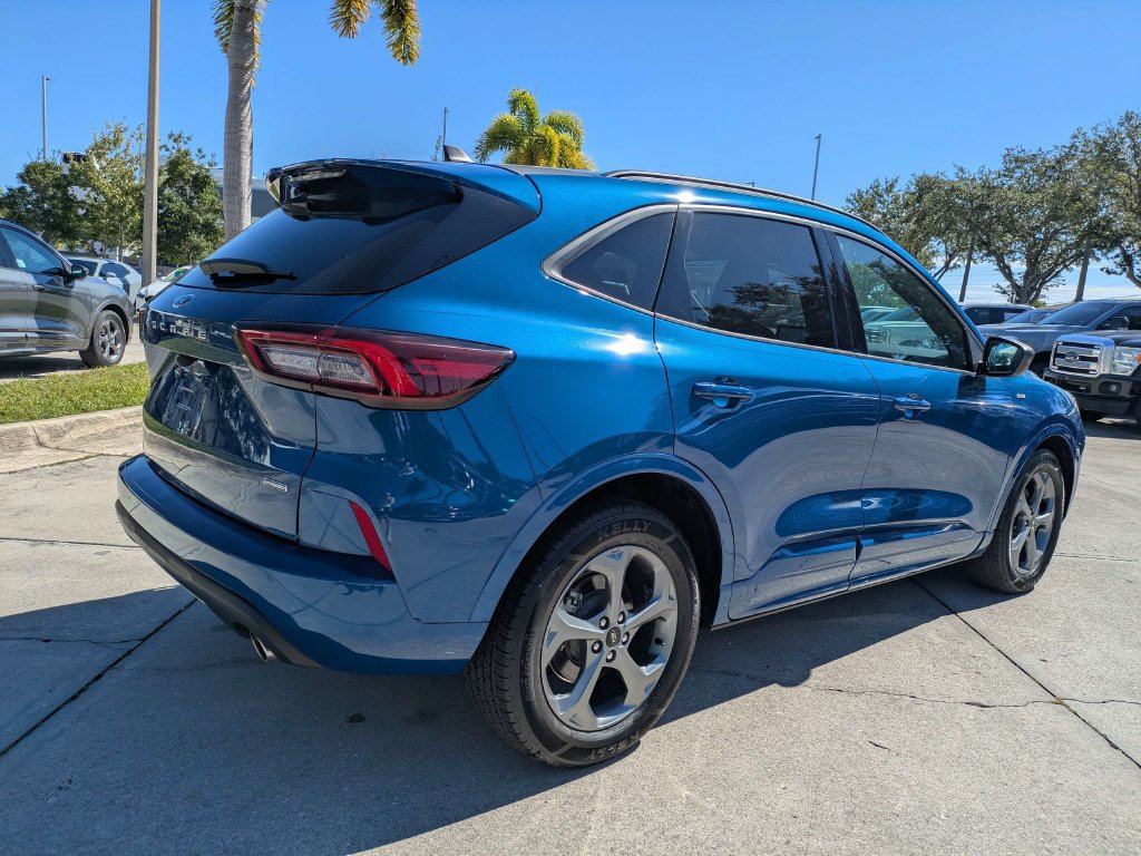 Used 2023 Ford Escape ST-Line w/ Equipment Group 301A FWD image 4