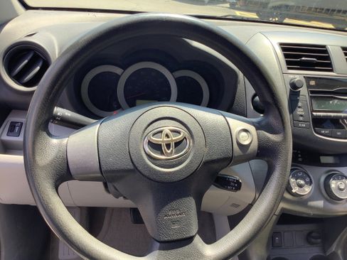 Used 2011 Toyota RAV4 4WD image 17