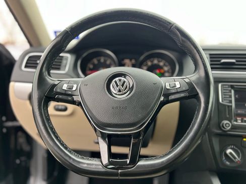 Used 2017 Volkswagen Jetta SE image 21