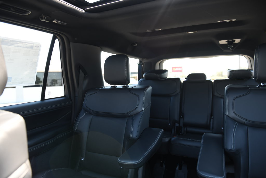 New 2027 Ford Expedition Max Platinum w/ Stealth Appearance Package RWD image 29