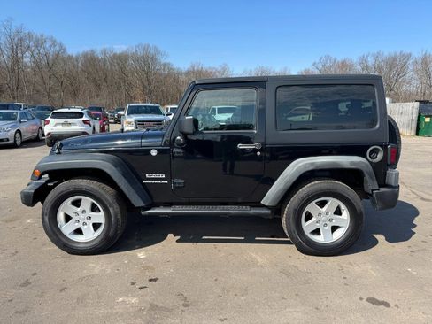 Used 2012 Jeep Wrangler Sport w/ Connectivity Group image 2