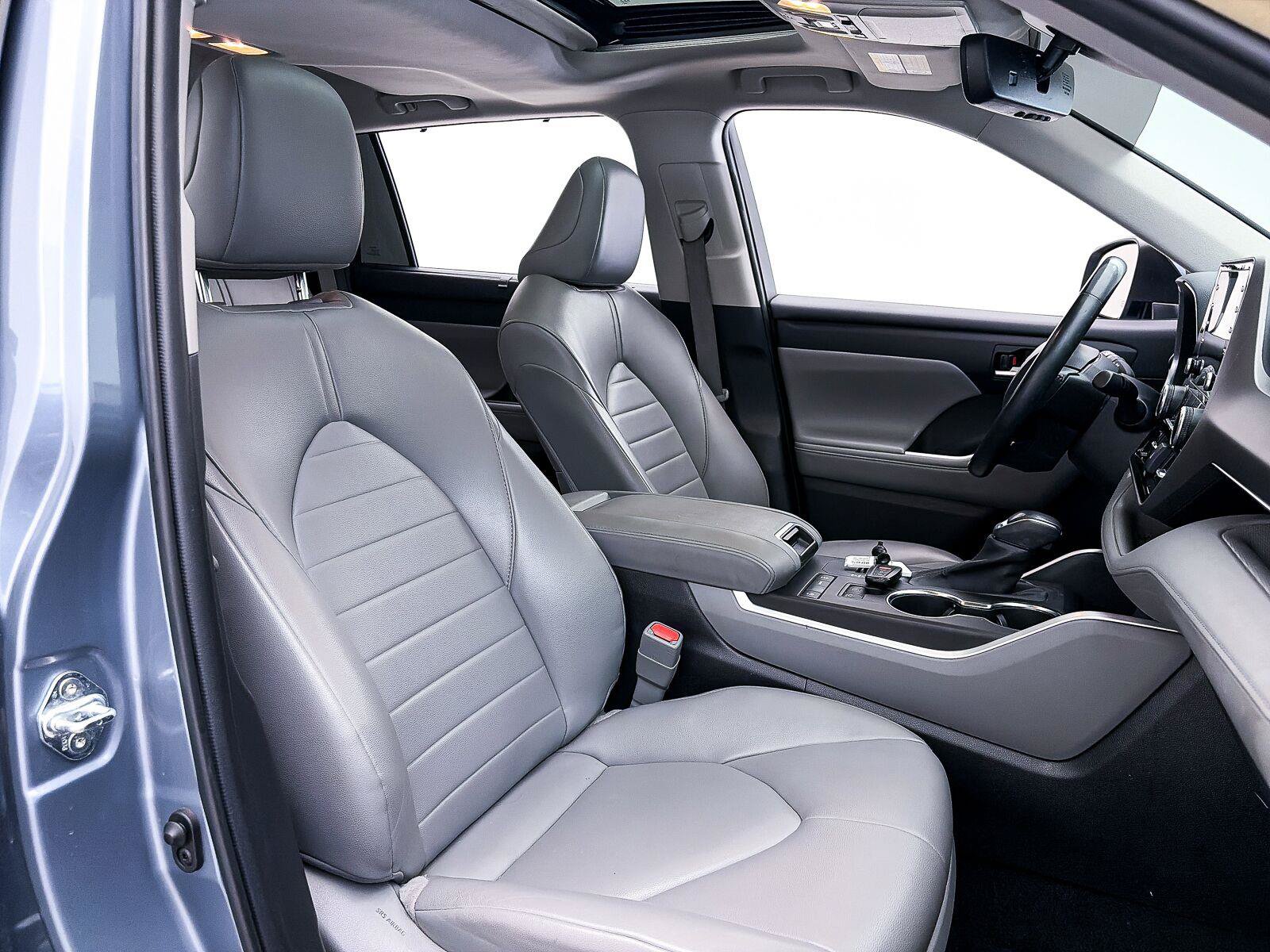 Used 2022 Toyota Highlander XLE FWD image 37