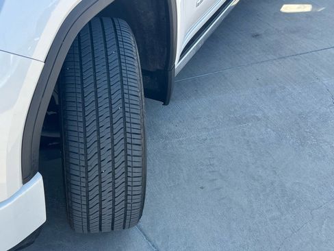 Used 2022 GMC Sierra 1500 Denali w/ Denali Premium Package image 9