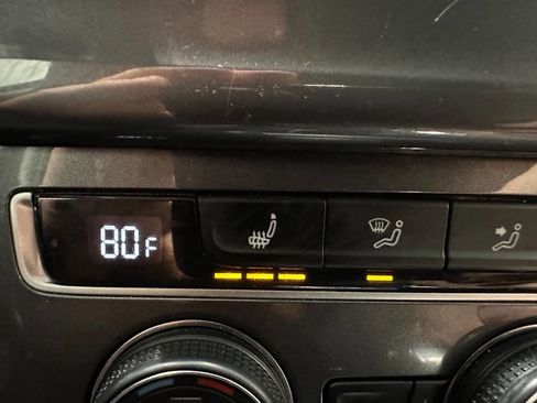 Used 2016 Volkswagen e-Golf SE w/ DC Fast Charging Package image 42