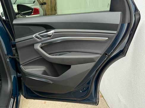 Used 2019 Audi e-tron Premium Plus image 33