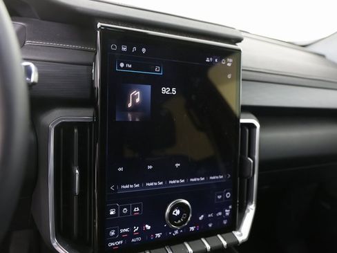 Used 2025 GMC Acadia Elevation w/ Elevation Premium Package image 8