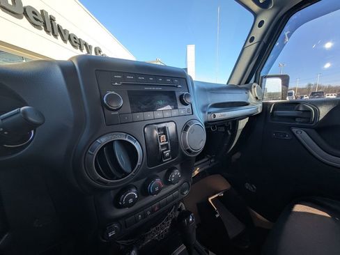 Used 2016 Jeep Wrangler Unlimited Sport AWD/4WD image 23