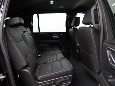 Used 2023 Chevrolet Suburban Z71 w/ Luxury Package AWD/4WD image 12