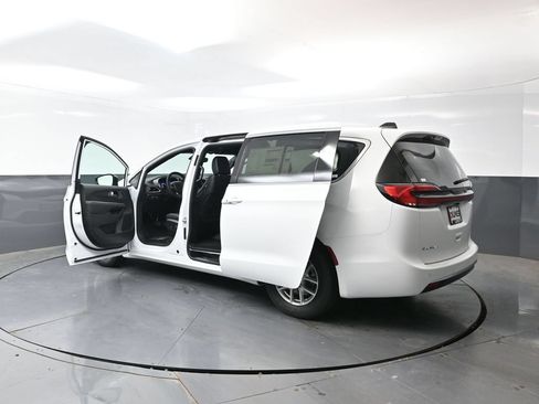 New 2027 Chrysler Pacifica Select FWD image 48