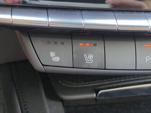 Used 2024 Cadillac XT4 Premium Luxury w/ Active Safety Package FWD image 21