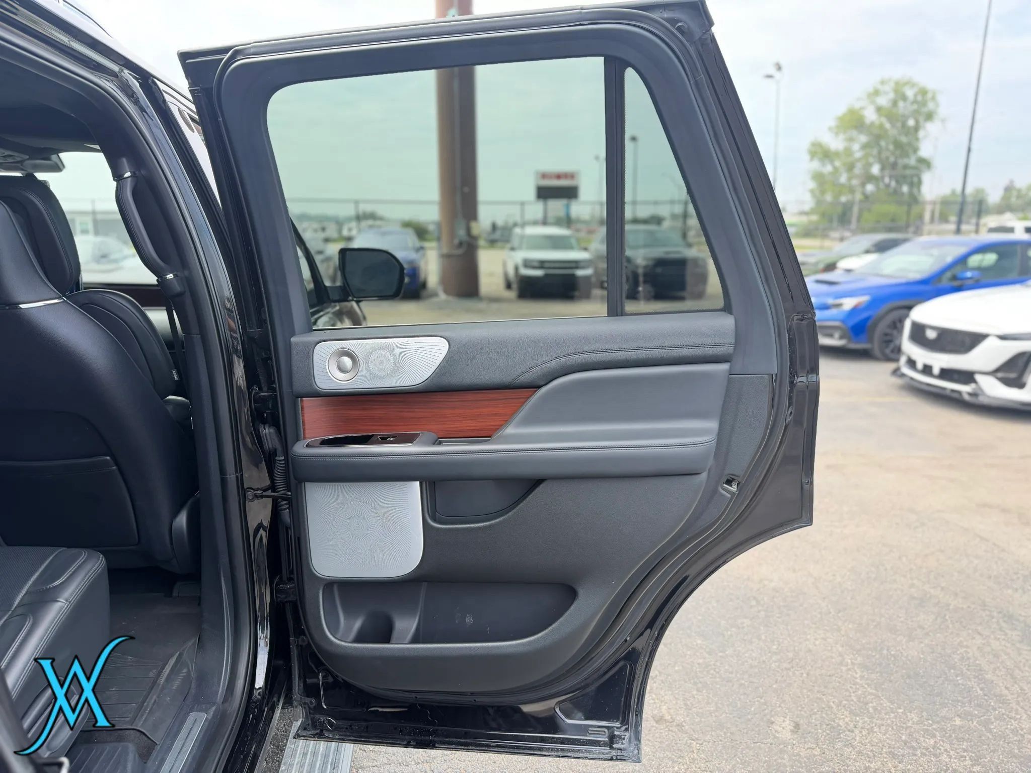 Used 2023 Lincoln Navigator Reserve AWD/4WD image 18