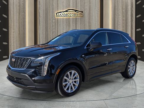 Used 2023 Cadillac XT4 Luxury w/ Cold Weather Package image 3