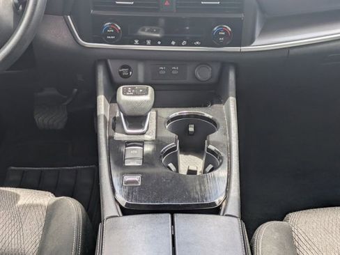 Used 2024 Nissan Rogue SV FWD image 20