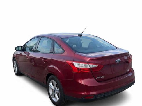 Used 2014 Ford Focus SE w/ SE Winter Package FWD image 6