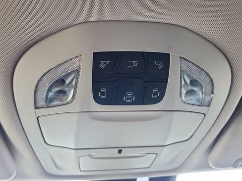 Used 2019 Chrysler Pacifica Touring-L image 48