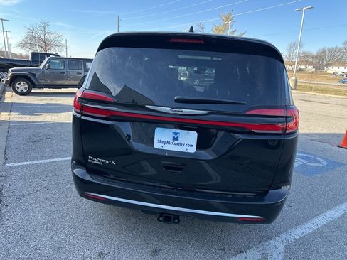 New 2026 Chrysler Pacifica Pinnacle image 28