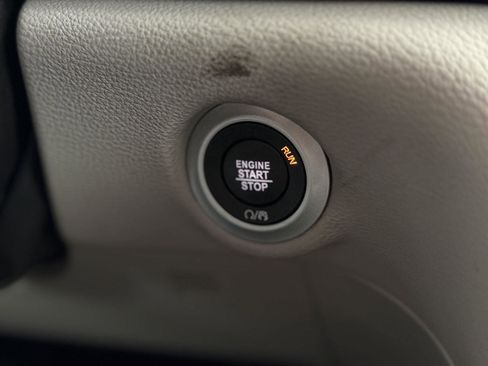 Used 2024 Chrysler Pacifica Limited image 20