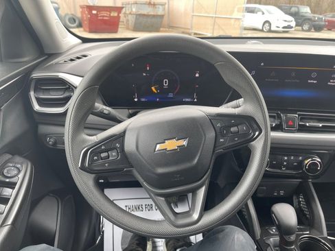Used 2025 Chevrolet TrailBlazer LT FWD image 19