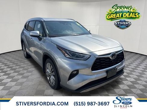 Used 2022 Toyota Highlander Platinum image 1