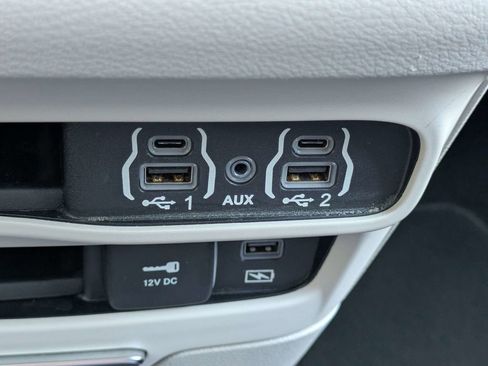 Used 2022 Chrysler Pacifica Touring-L FWD image 24