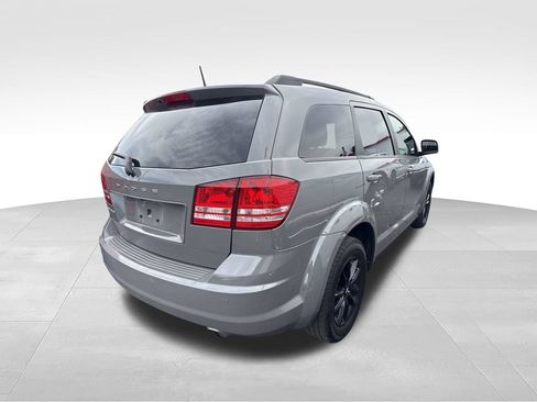 Used 2020 Dodge Journey SE w/ SE Popular Equipment Group FWD image 2