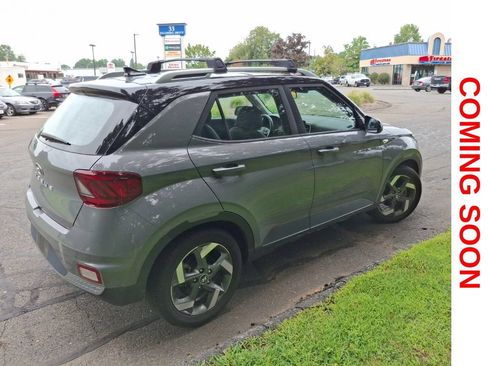 Used 2022 Hyundai Venue Limited FWD image 5