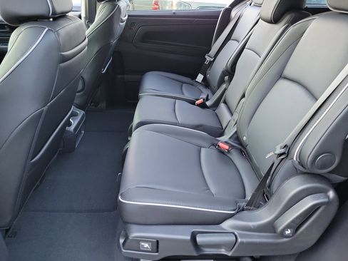 New 2026 Honda Odyssey Touring image 11