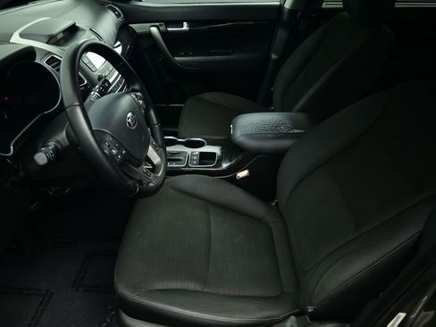 Used 2015 Kia Sorento LX image 19