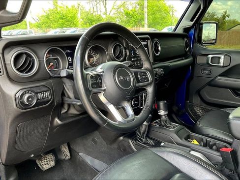 Used 2018 Jeep Wrangler Unlimited Sahara image 13