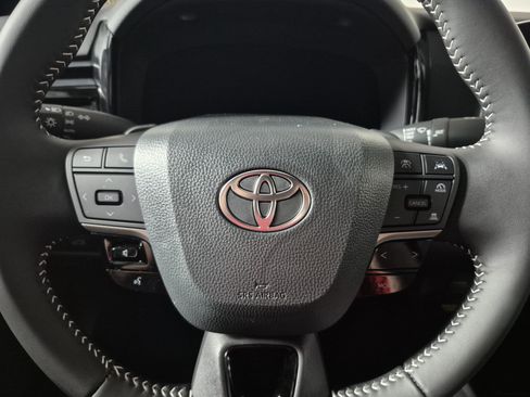 New 2026 Toyota Camry Hybrid FWD image 18