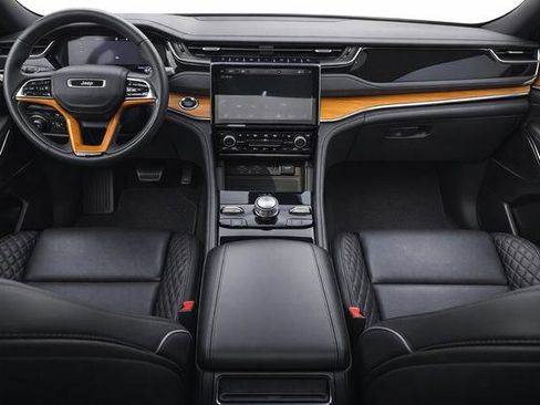 Used 2022 Jeep Grand Cherokee Summit image 2