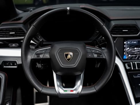 Used 2019 Lamborghini Urus AWD/4WD image 42