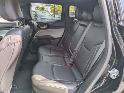 Certified 2025 Jeep Compass Limited w/ Elite Group AWD/4WD image 17