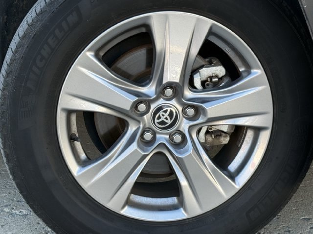 Used 2025 Toyota RAV4 XLE FWD image 10