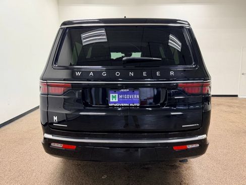 Used 2023 Jeep Wagoneer L Series III w/ Flexible Seating Group AWD/4WD image 4