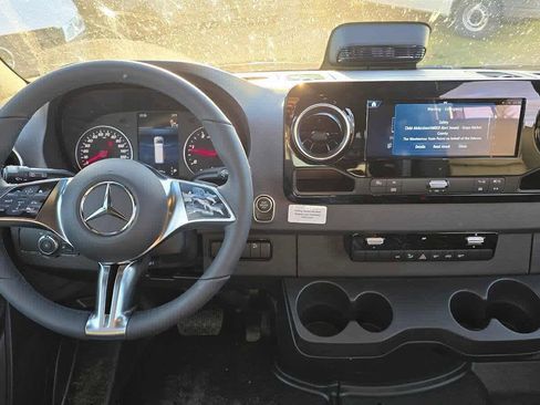 Used 2026 Mercedes-Benz Sprinter 2500 image 18