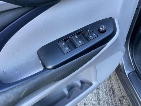 Used 2019 Toyota Highlander LE image 28