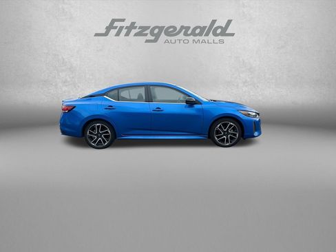 Used 2025 Nissan Sentra SR FWD image 9
