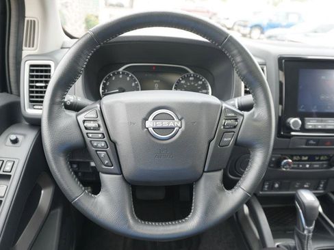 Used 2024 Nissan Frontier SL RWD image 10