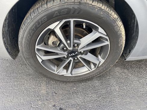 Used 2024 Kia Forte LXS w/ LXS Technology Package image 25