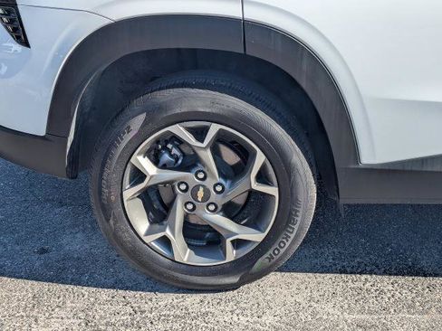 Certified 2025 Chevrolet Trax LT FWD image 11