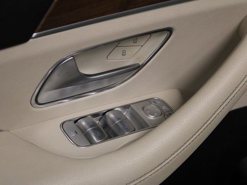 Used 2023 Mercedes-Benz GLE 350 4MATIC w/ Premium Package image 18