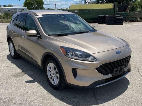 Used 2020 Ford Escape SE FWD image 2