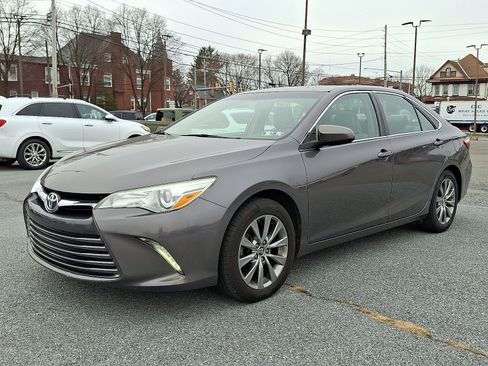 Used 2015 Toyota Camry XLE image 3