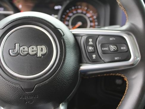 Used 2024 Jeep Wrangler Unlimited Sahara AWD/4WD image 18