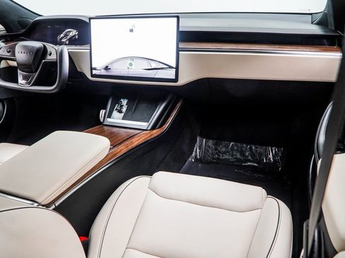 Used 2021 Tesla Model S Plaid image 17