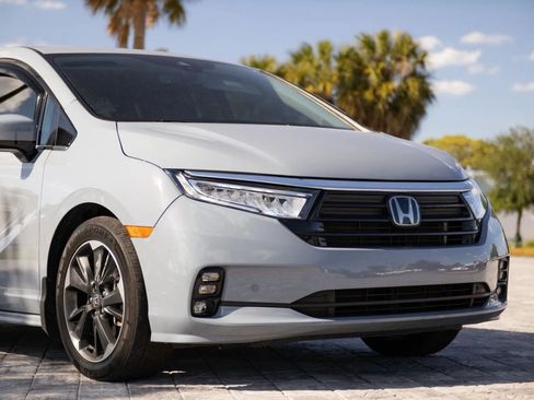 Used 2024 Honda Odyssey Elite image 3