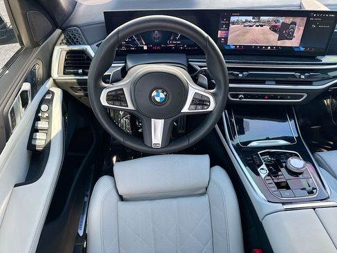 Used 2025 BMW X7 xDrive40i w/ M Sport Package AWD/4WD image 18